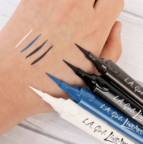 Delineador en plumón mate blanco L.A Girl Line Art Matte Eyeliner Pen Pure White