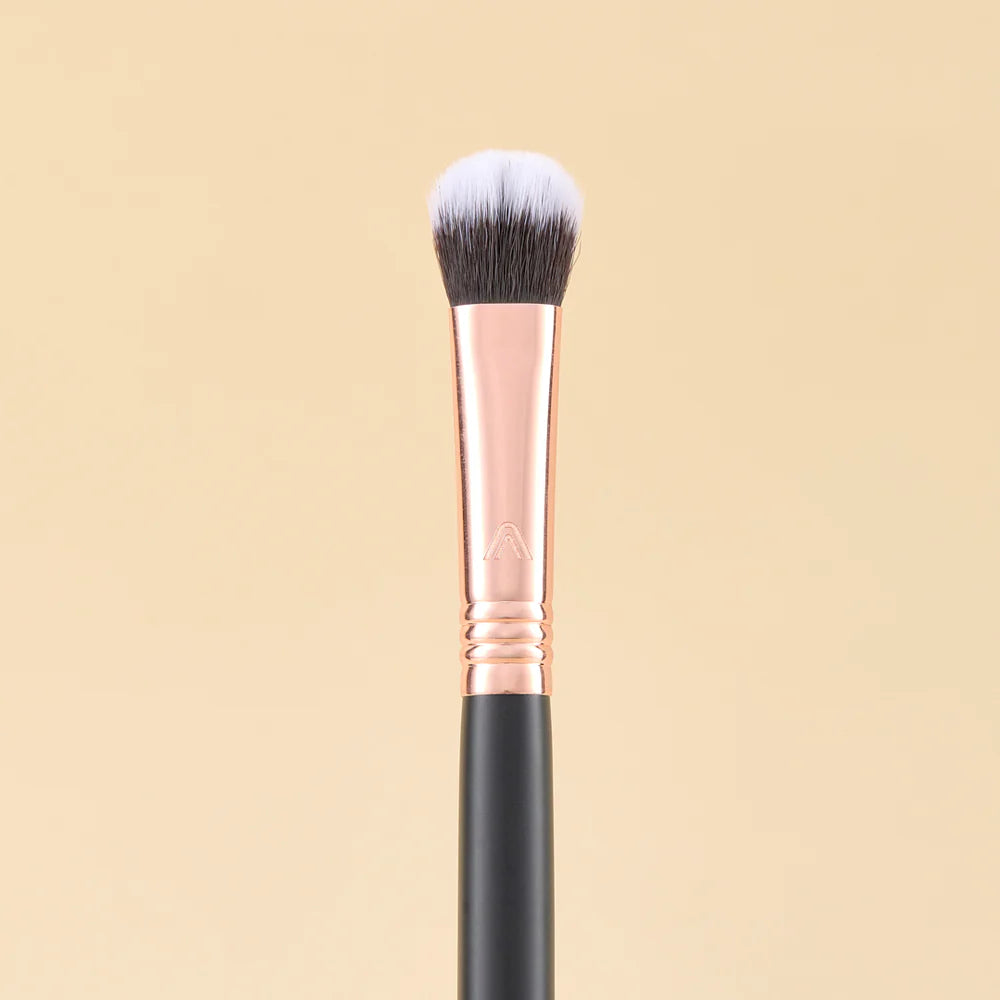 Brocha para corrector EE18 Black Gold