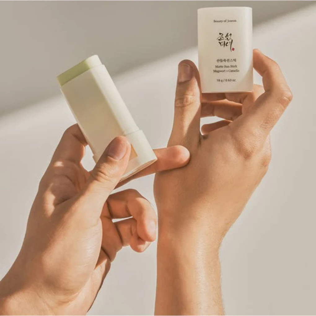Protector solar en barra mate con Artemisa y Camelia Beauty of Joseon Matte Sun Stick Mugwort + Camelia 18g
