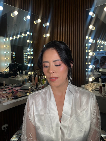 Plan Classic Bride - Maquillaje y Peinado de Novia