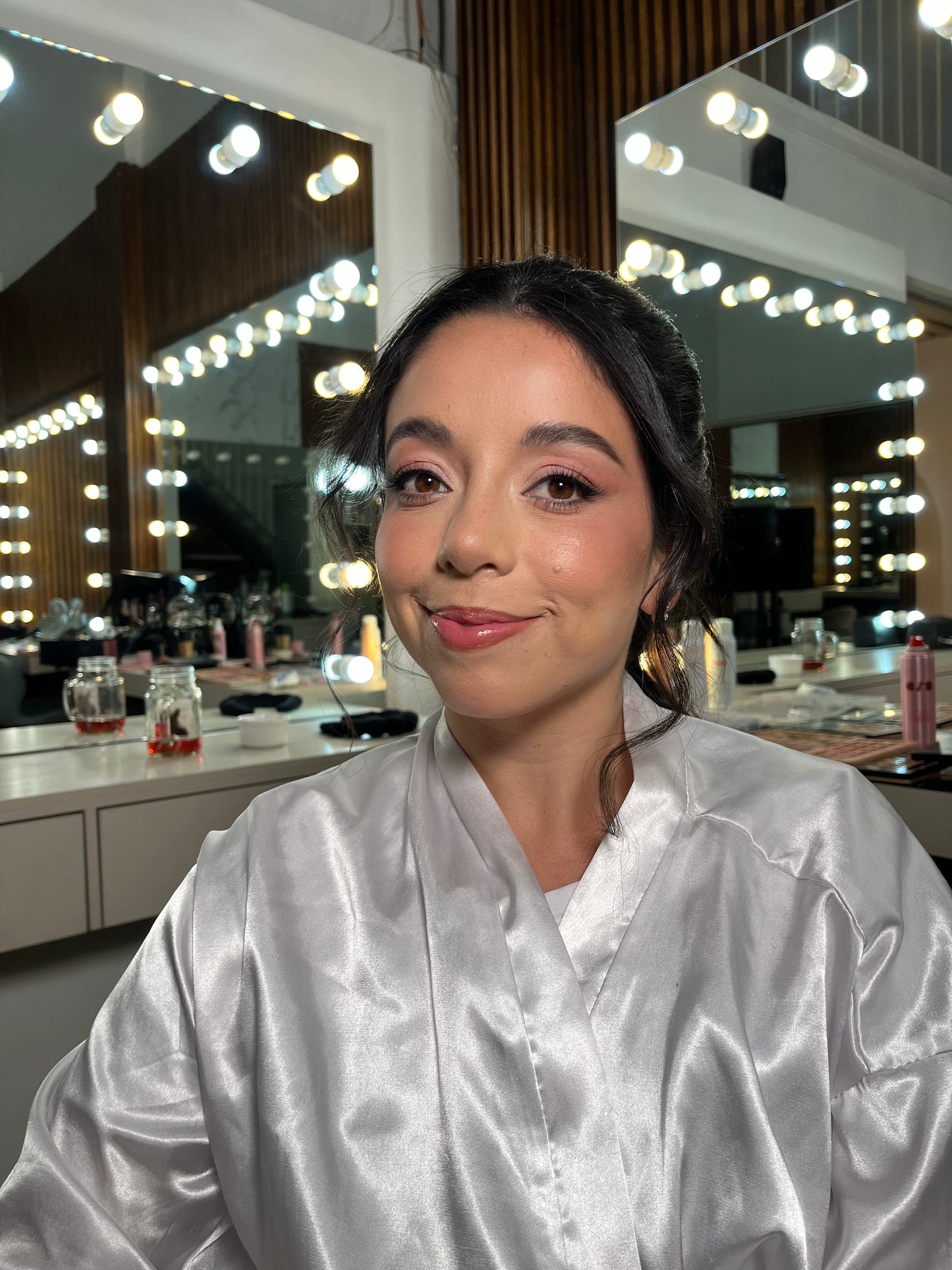 Plan Classic Bride - Maquillaje y Peinado de Novia