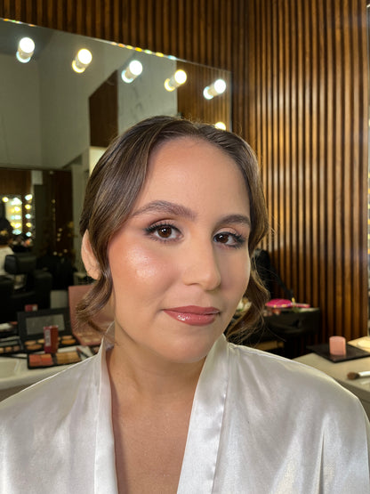 Plan Classic Bride - Maquillaje y Peinado de Novia