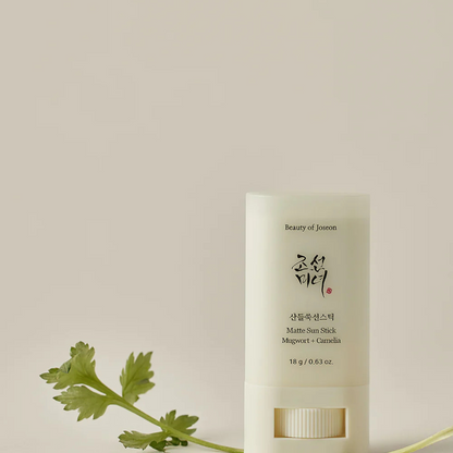 Protector solar en barra mate con Artemisa y Camelia Beauty of Joseon Matte Sun Stick Mugwort + Camelia 18g
