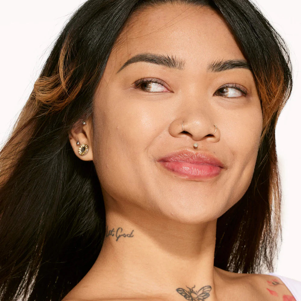 Corrector sérum hidratante de larga duración Tower 28 Swipe Hydrating Serum Concealer