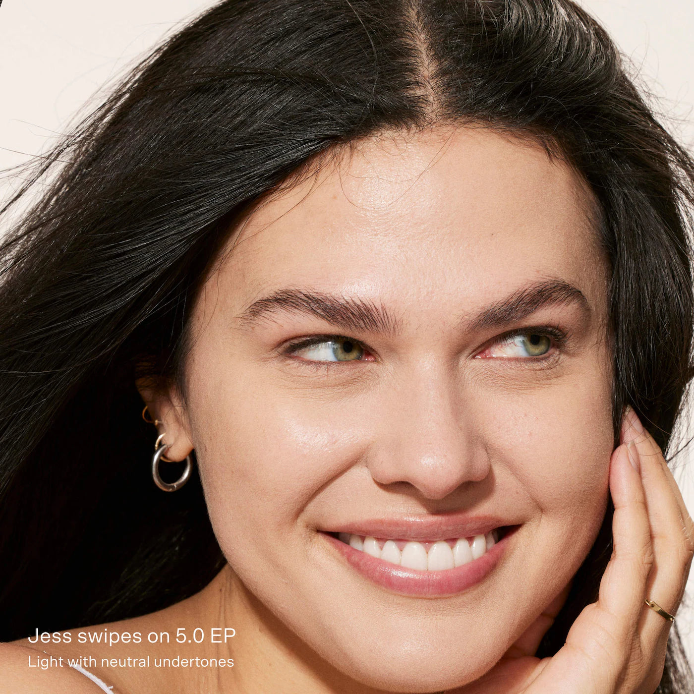 Corrector sérum hidratante de larga duración Tower 28 Swipe Hydrating Serum Concealer
