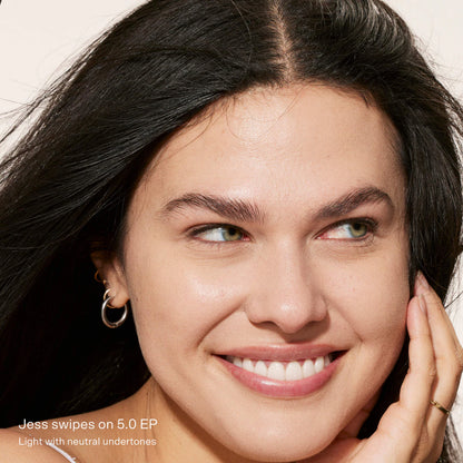 Corrector sérum hidratante de larga duración Tower 28 Swipe Hydrating Serum Concealer