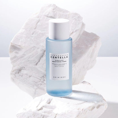 Tónico hidratante con Ácido Hialurónico Skin1004 Madagascar Centella Hyalu-Cica Brightening Toner 210ml